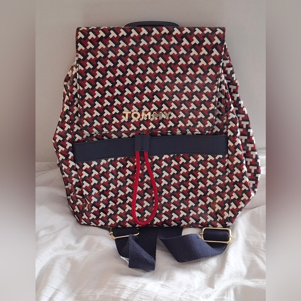 Tommy Hilfiger NWOT Backpack 5 To 15 L Adjustable Straps. Magnetic Clip Closure
